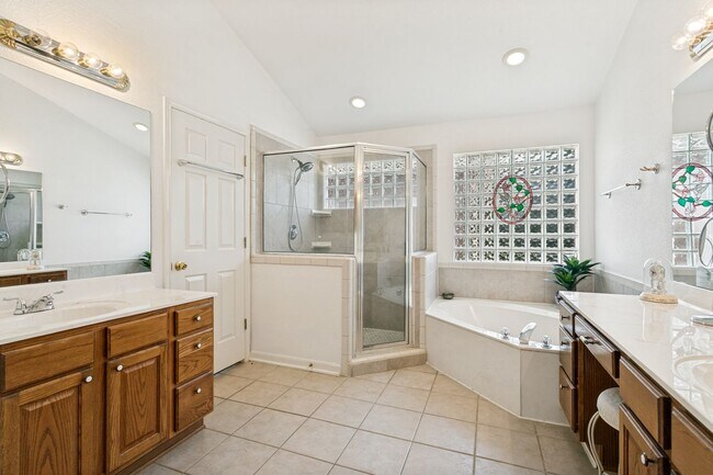 Building Photo - 10 Oakwell Farms Pkwy