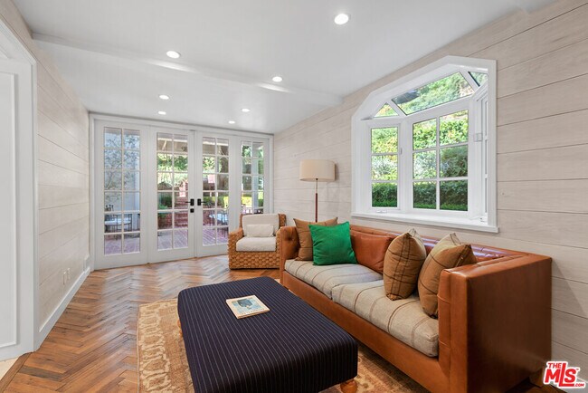 Building Photo - 9305 Hazen Dr