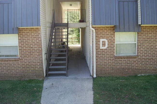 Building Photo - 1130 Old Mt Carmel Rd