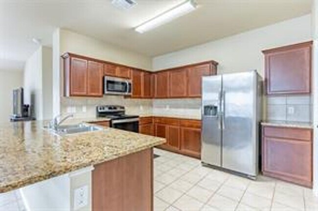 Building Photo - Single-family beautiful home has 5 bedroom...