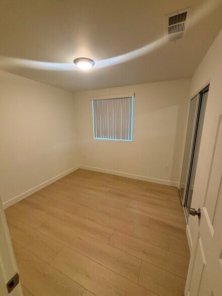 Building Photo - 438 W 71st St