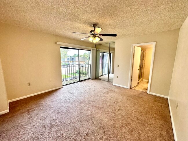 Building Photo - 805 8th Way