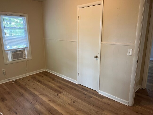 Building Photo - Cute & Comfy 2 bedroom 1 bathroom