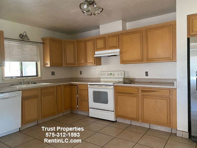 Building Photo - Larger Pet Friendly home