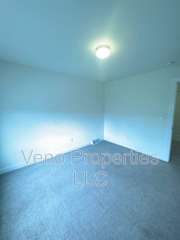 Building Photo - 17 Ironwood Street