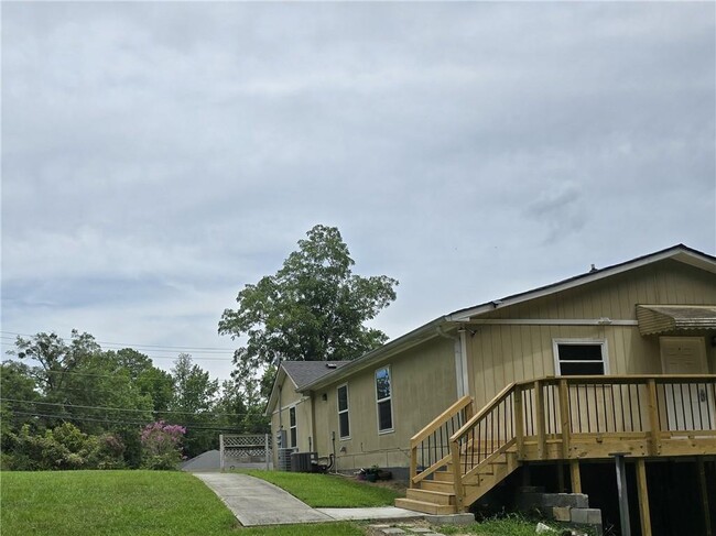 Building Photo - 424 Northdale Rd