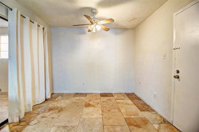 Building Photo - 6615 Briar Terrace Dr