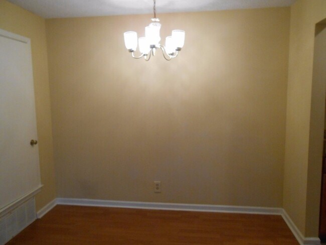 Building Photo - 1br/1ba condo with everything you need! Am...