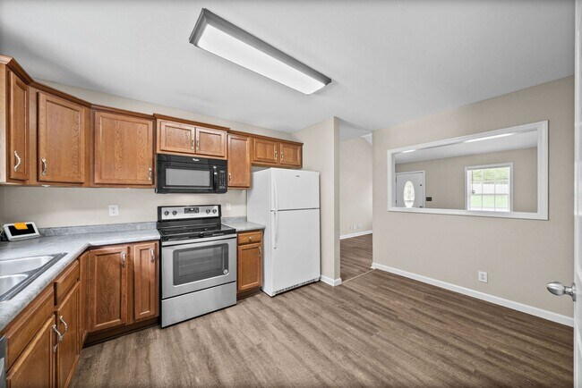 Building Photo - Pet Friendly Three Bedroom!