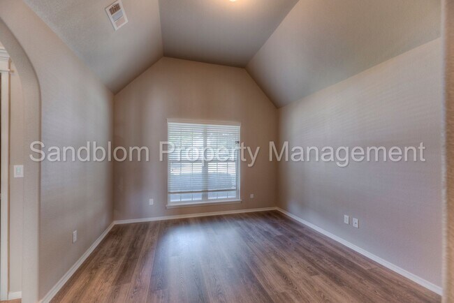 Building Photo - For Lease | Bixby | $2999 Rent | Available...