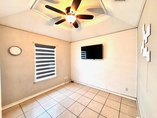 Building Photo - 1109 Sapphire St