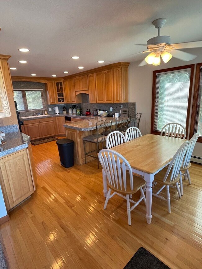 Building Photo - Large fully furnished beautiful home w/ boat dock avail. for a longterm lease or seasonal lease! ...
