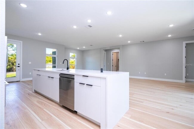 Building Photo - 15 Ramblewood St