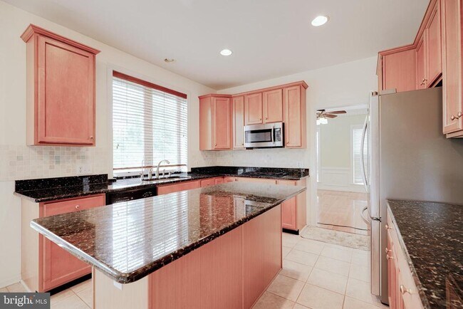 Building Photo - 15 Ridings Way