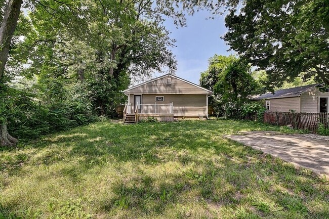 Building Photo - 2999 Clover Dr