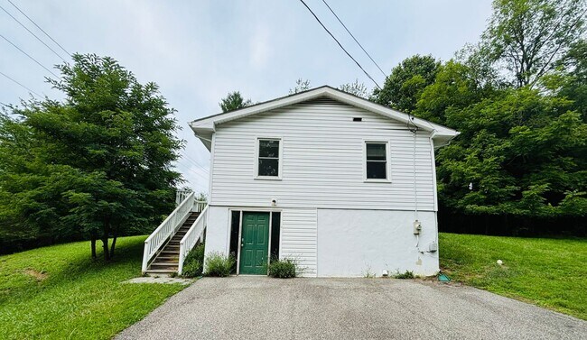 Building Photo - 1480 Boxwood Dr
