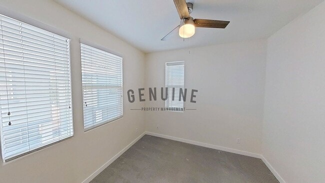 Building Photo - 3Bd 2.5Ba Townhouse w/Rooftop Deck