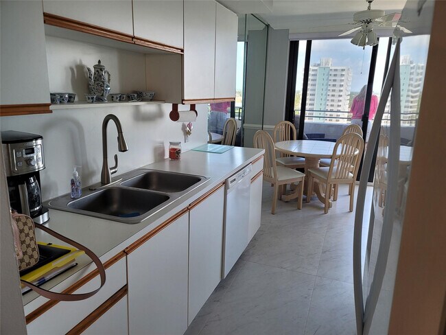 Building Photo - 1500 N Ocean Blvd