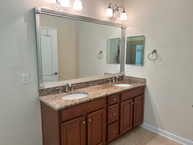 Building Photo - MARKET COMMON - 3 BEDROOM, 2.5 BATH HOME A...