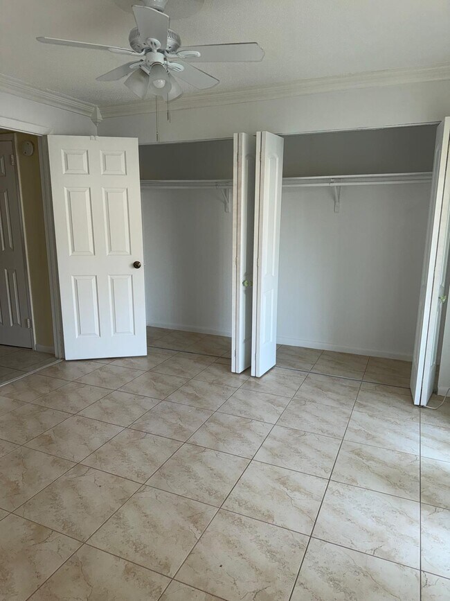 Building Photo - 42 Canterbury E