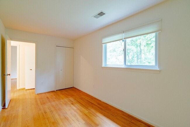 Building Photo - Fabulous 4 Bed 2.5 Bath Colonial With Pati...