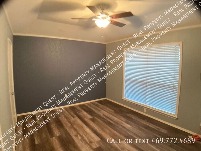Building Photo - 3433 Country Club Dr