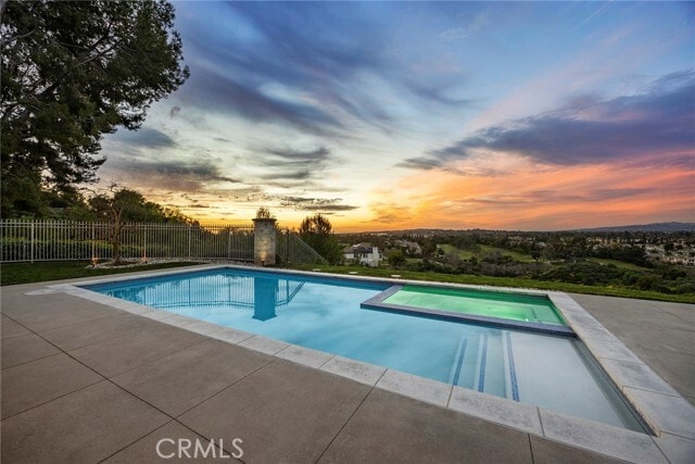 Building Photo - 2309 Skyline Dr