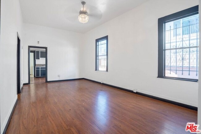 Building Photo - 955 S Ardmore Ave