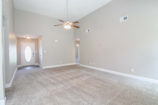 Building Photo - 209 Azalea Dr