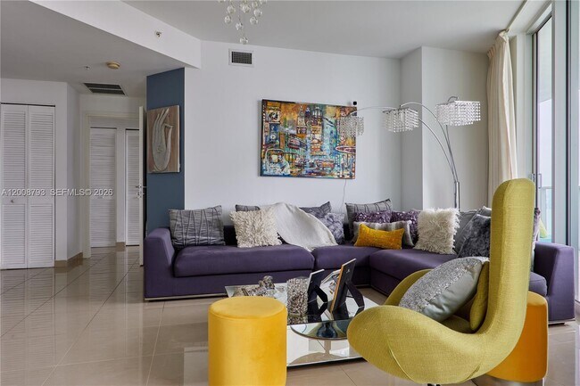 Building Photo - 300 S Biscayne Blvd