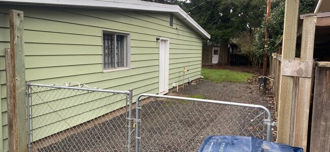 Building Photo - HALF OFF FIRST MONTHS RENT!!