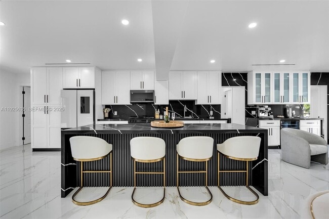 Building Photo - 864 W 69th Pl