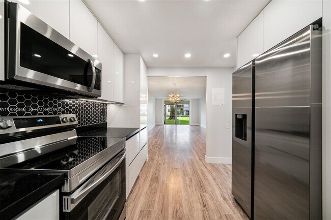 Building Photo - 8901 S Hollybrook Blvd