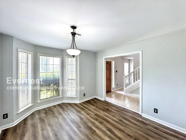 Building Photo - 5240 Shady Ridge Dr