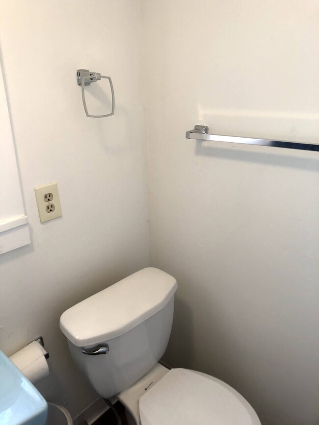 1st floor full bath - 25 5th Ave