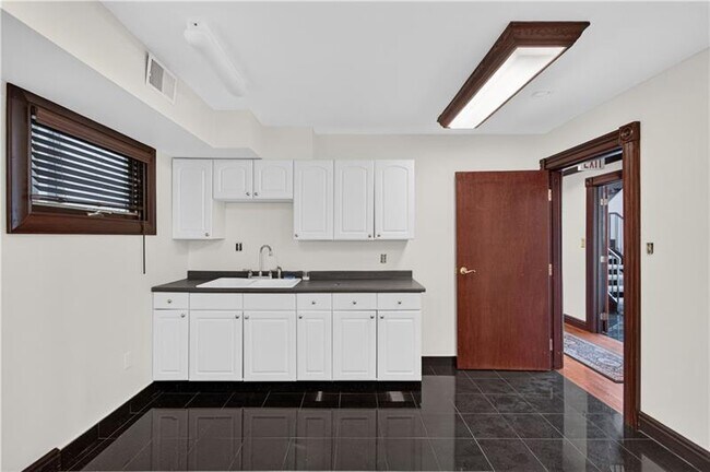 Building Photo - 7240 McKnight Rd