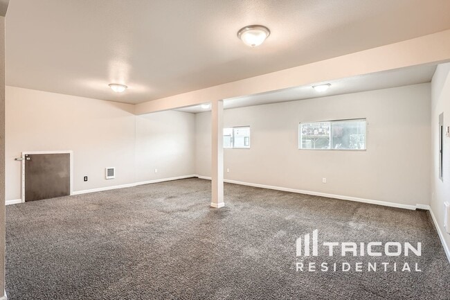Building Photo - 417 4th Ave S