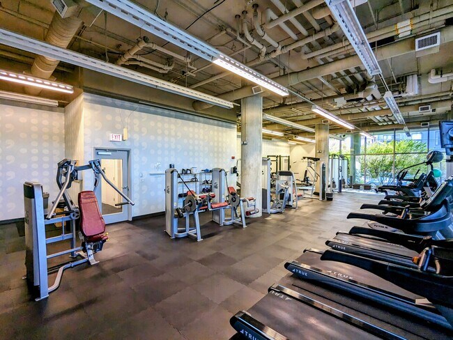 Building Photo - 860 W Blackhawk St