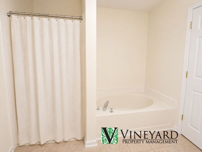 Building Photo - 414 Darter Dr NW