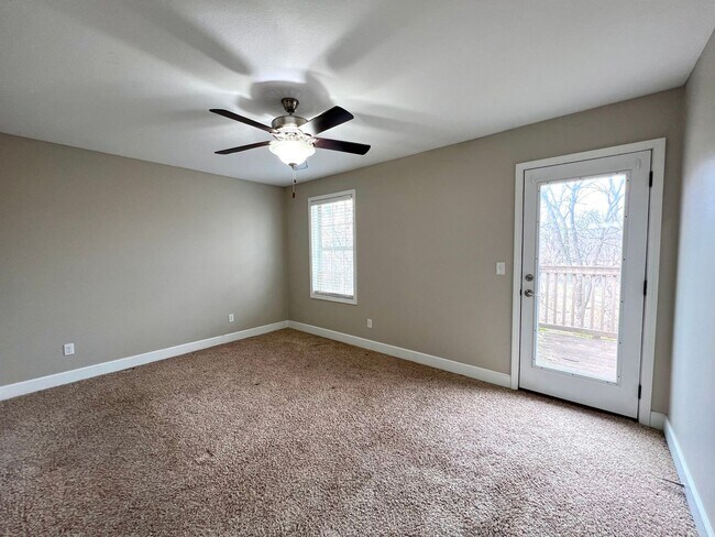 Building Photo - 2 Bedroom/2 Bathroom Apartment!