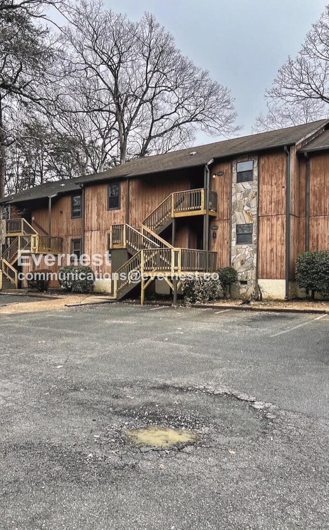 Building Photo - Spacious Condo with 2 bed / 2 bath / Pet Friendly / Available Now!