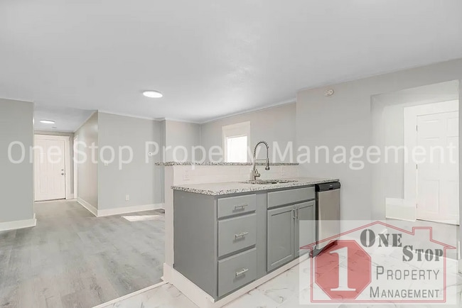 Building Photo - Charming 4-bedroom, 2-bath in Kansas City