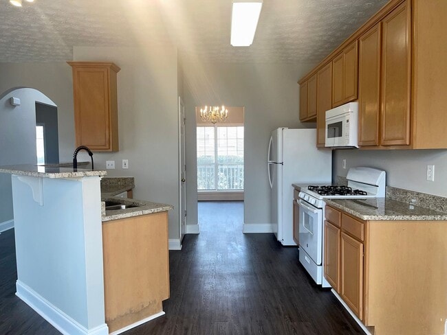 Building Photo - JUST REDUCED--$1895 for a 4 Bed/2.5 Bath Home In Swim/Tennis Community in McDonough!