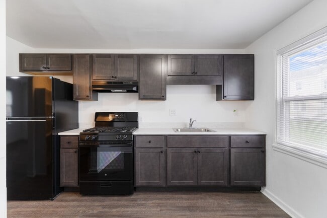 Building Photo - 3 Bedroom with Central AC