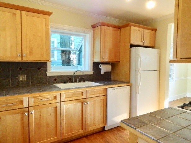 Building Photo - 1618 Delaware Ave