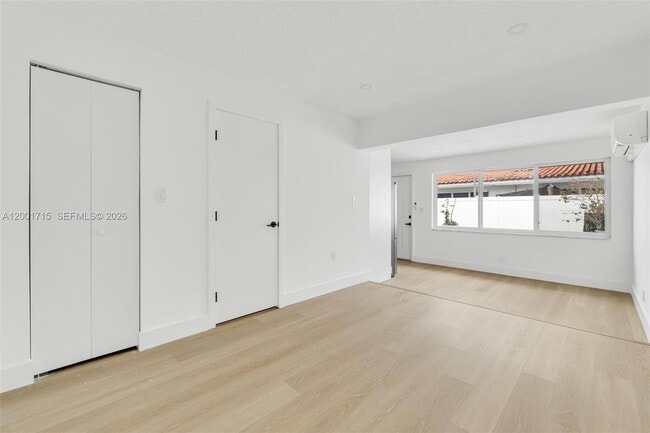 Building Photo - 1611 NE 50th Ct