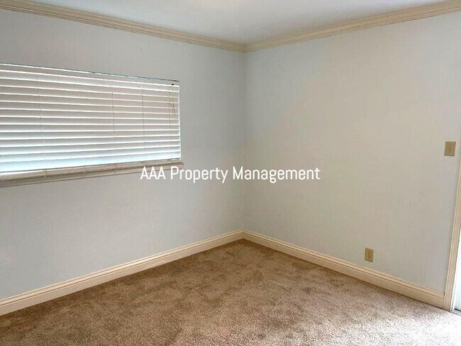 Building Photo - Pleasant HIll 3 bedroom 2 bath Great locat...