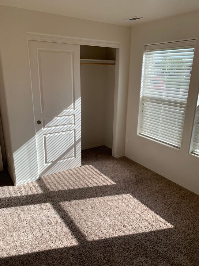 Building Photo - Newer single family home in Nampa!!!