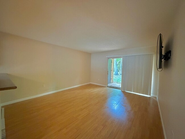 Building Photo - Modern 1/1 in Creeks Edge – First-Floor