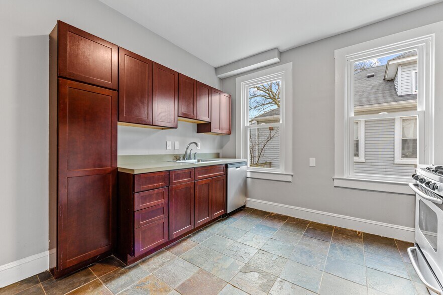 Building Photo - 2921 Glenmore Ave